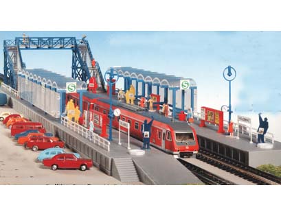 Kibri 7756. Station med fodg�ngerbro.